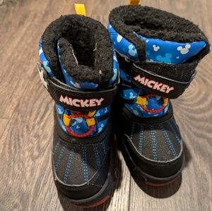 Mickey mouse snowboots, size 7